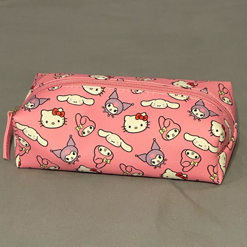 Primark Hello Kitty Friends 3-Piece Pink and White Cosmetic Bag Set - Picture 5 of 5